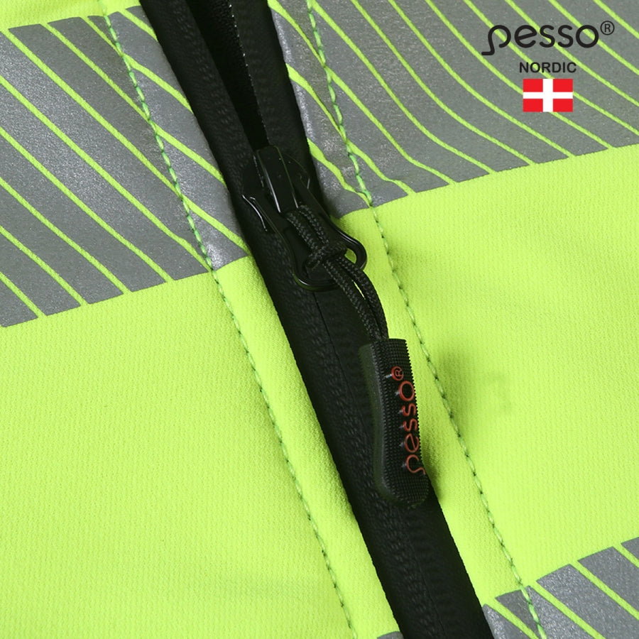 Titan jacka i 92% polyester och 8% spandex