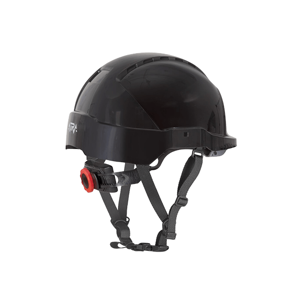 Arbetshjälm med hakrem fäst i fyra punkter för ökad säkerhet