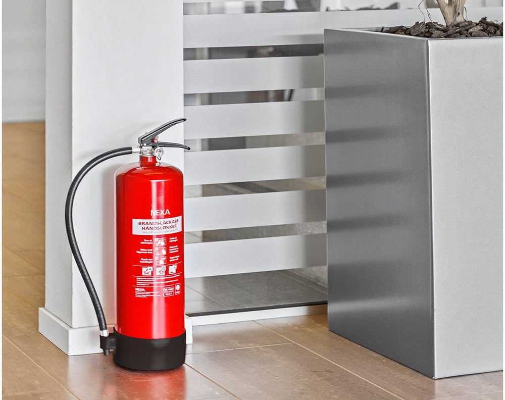 Frostbeständig och certifierad pulversläckare 6kg med väggfäste.