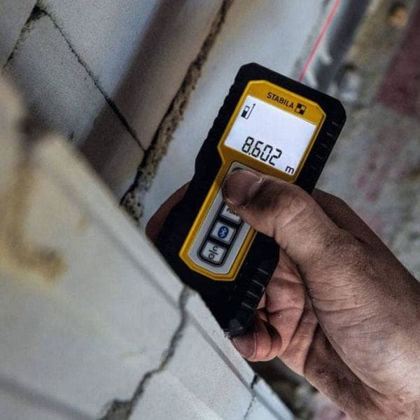 Kompakt STABILA avståndsmätare med IP54 och hög precision